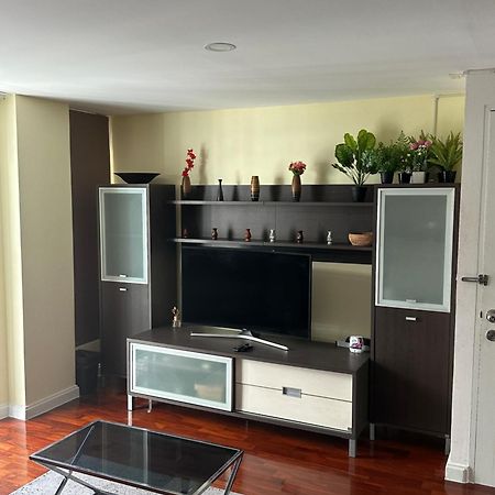 Delightful Condo In Central Location At Sukhumvit 49 Bangkok Eksteriør bilde