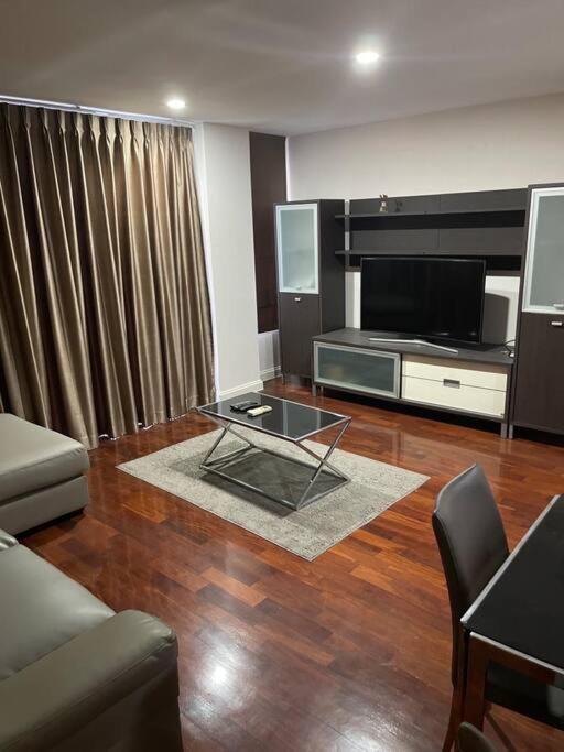 Delightful Condo In Central Location At Sukhumvit 49 Bangkok Eksteriør bilde