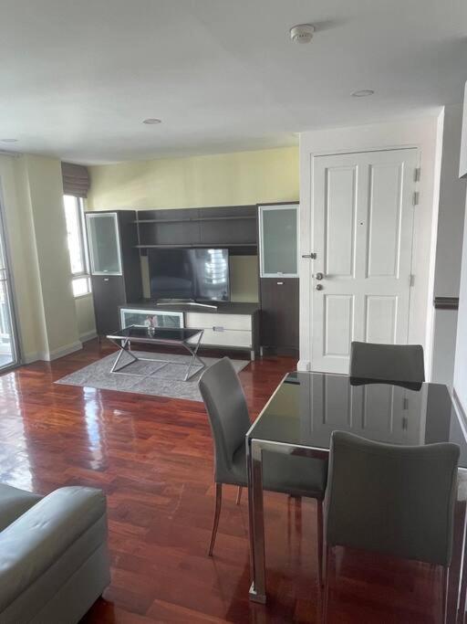 Delightful Condo In Central Location At Sukhumvit 49 Bangkok Eksteriør bilde